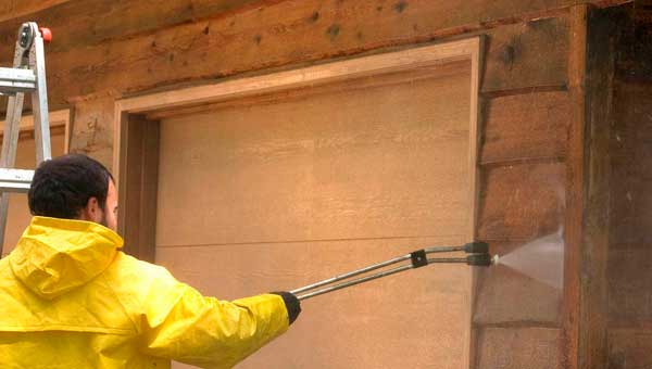 Как защитить деревянный дом от влаги