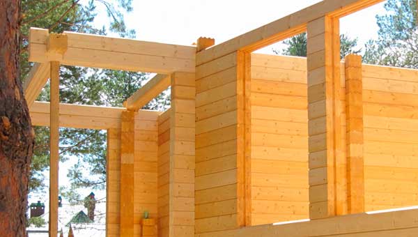 Почему стоит строить дом из клеёного бруса