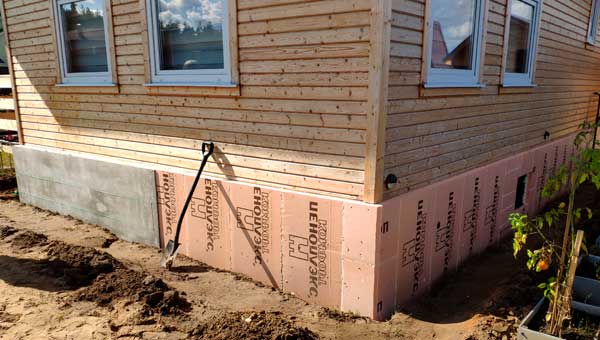 Как правильно утеплить цоколь частного дома