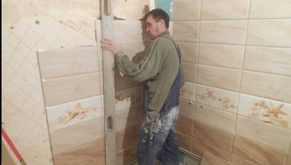 Как положить плитку в ванной своими руками 