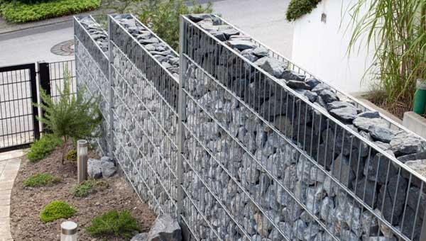 Как делать заборы пергоны из сетки и камня