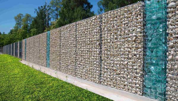 Как делать заборы пергоны из сетки и камня