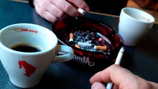 Австрия  запретила курение в кафе и ресторанах