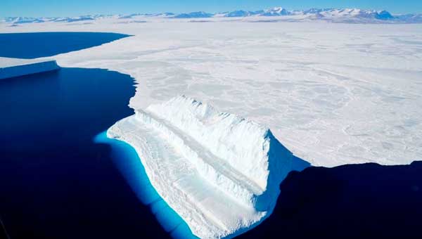 Антарктика тает все быстрее и быстрее