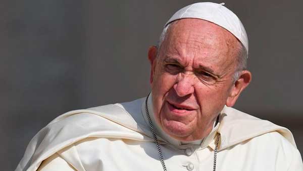 Папа напоминает послам о своих десяти заповедях