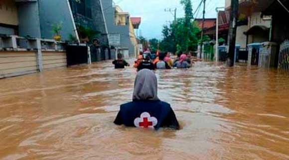 79 погибших в результате наводнения в Индонезии